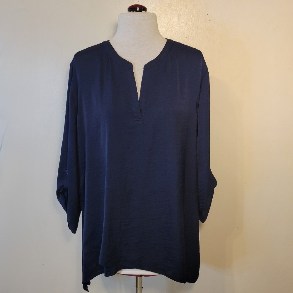 Chico's (Women's 2) Navy Blue Fly away hem Roll-tab Quarter length sleeve Top